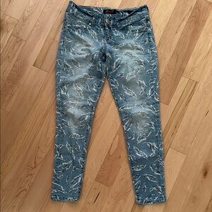 Stylish Feather Patterned Jeans
